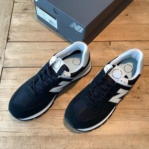 New Balance 574, Classics in black, size 10.5